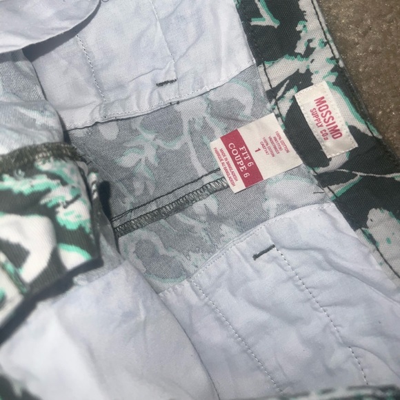 Mossimo Gray, White & Green Floral Jean shorts size 1 - Picture 7 of 9